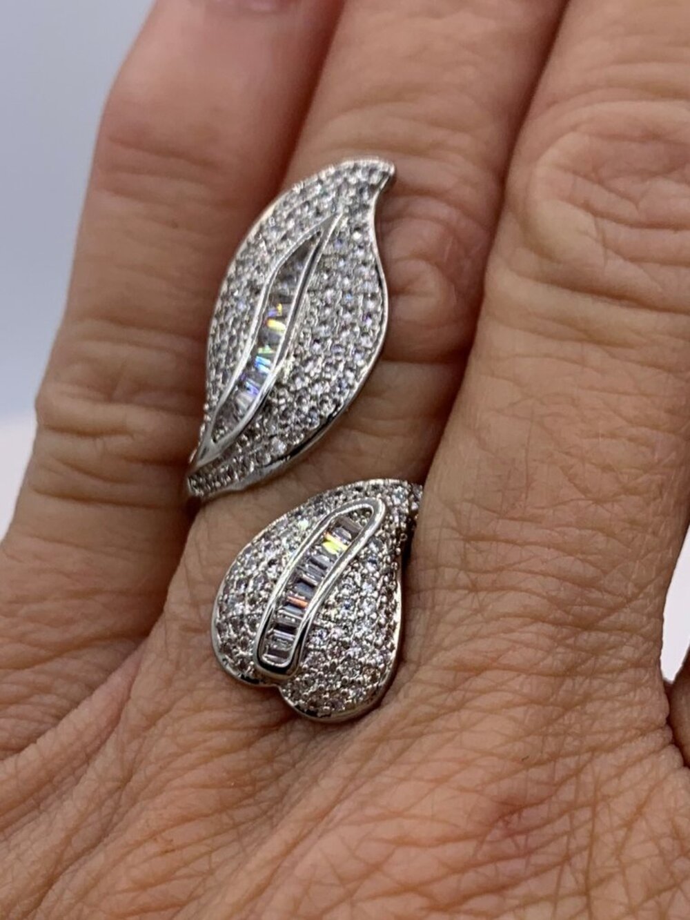 Solid sterling 925 ring, wrap aroung leaf motif, quality CZ, one size, NEW